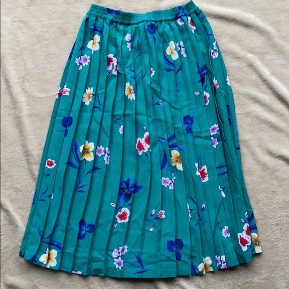 Alfred Dunner Dresses & Skirts - 🆕 Vintage Style Pleated Midi Skirt